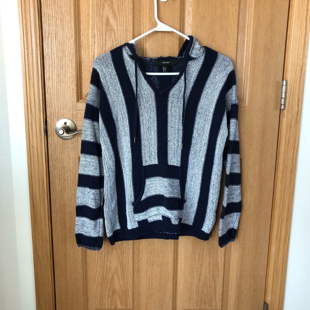 FOREVER 21 Knitted Sweatshirt with Hood